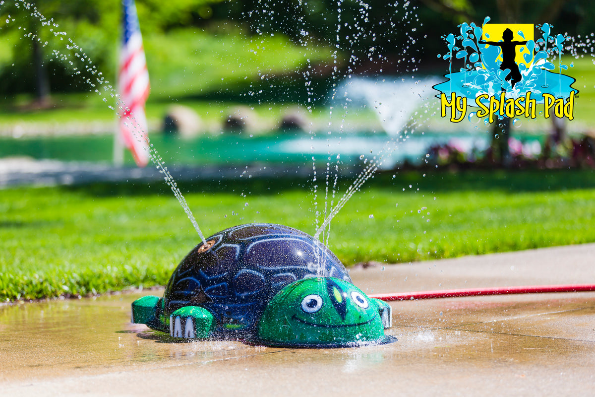 Small Turtle Mobile Splash Pad feature with green face and dark shell spraying water for kids’ interactive outdoor play.